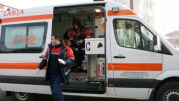 Terifiant: Om al străzii, în stare critică după ce i-a fost introdus un țăruș în anus. Organele interne i-au fost perforate