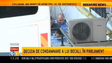 Nuntă cu peripeții: Mirii și invitații cad în apă după ce podul pe care făceau poze s-a rupt sub greutatea lor (VIDEO)