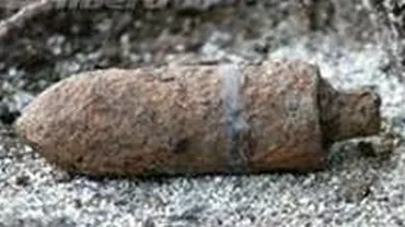 Proiectil din al Doilea Război Mondial, descoperit de către un grup de muncitori în gara din Arad
