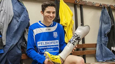 Caz fără precedent în fotbal: FIFA a autorizat un jucător austriac cu piciorul amputat să joace cu o proteză