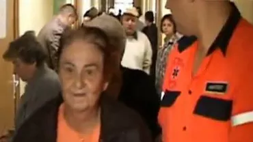 Două femei au leșinat în timp ce așteptau la coadă la Direcția de Asistență Socială din Ploiești