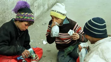 Bârlad: Copil de 13 ani, în comă de gradul I după ce a inhalat prenadez