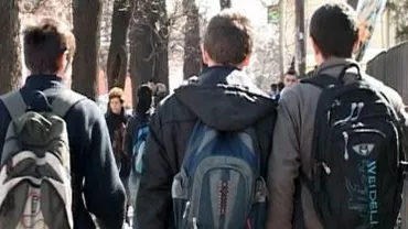 Mai mulți elevi ai unui liceu din Vaslui au abandonat școala: Nu au mai avut bani de navetă