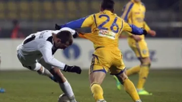 Bătaie generală la meciul Petrolul - Gaz Metan Mediaş: Incidente grave pe "Ilie Oană", doi jucători eliminaţi