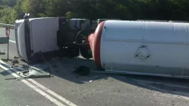 O cisternă cu gaz petrolier s-a răsturnat într-un șanț de pe DN 6 (VIDEO)