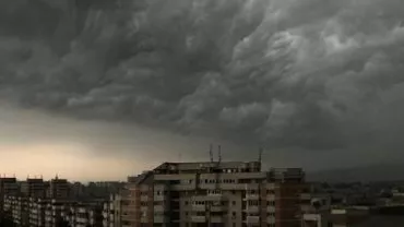 Cod galben de furtună în București și alte patru județe din țară
