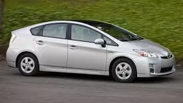 Toyota recheamă în service 242.000 de modele Prius pentru o posibilă defecţiune la frâne