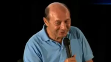 Traian Băsescu: Cele mai apreciate poze pe care le postez pe Facebook sunt cele cu soția mea