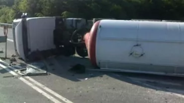 O cisternă cu motorină s-a răsturnat pe DN 24 D: Nu există pericolul unei explozii