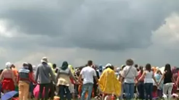 București: Peste 1.000 de yoghini s-au prins în spirală, în Ferentari. Bivolaru le-a trimis un mesaj (VIDEO)