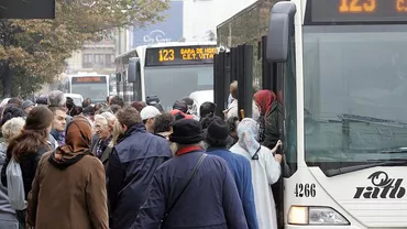 Transportul în comun, blocat la Râmnicu Vâlcea din cauza protestelor şoferilor regiei de transport