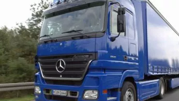 Mai mulţi suceveni supăraţi au oprit în trafic un TIR pentru că şoferul nu le-a adus pachetele din Italia