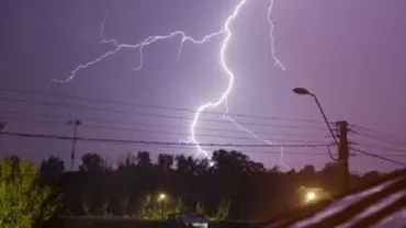 Codul galben de furtună a fost prelungit până miercuri la ora 23.00