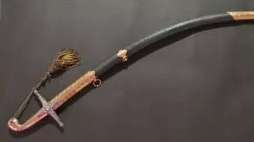 O sabie turcească din secolul XIX folosită la o crimă a fost predată de polițiști Muzeului Național de Istorie din Capitală