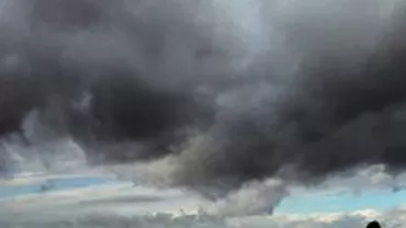 Cod portocaliu de vijelii în Galați și Cluj: Meteorologii se așteaptă la căderi de grindină și intensificări ale vântului