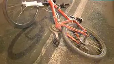 Accident pe Bulevardul Kiseleff din Capitală: Un biciclist a fost lovit în plin de două mașini (VIDEO)