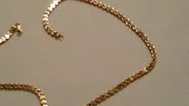 Cum a pus o bătrână pe fugă un hoț care o atacase pentru a-i fura lănțișorul de aur