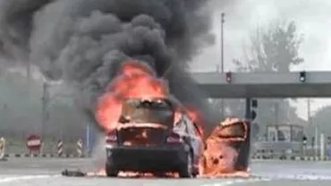 O mașină a luat foc pe autostrada A2, la 20 kilometri de București: Nu există victime