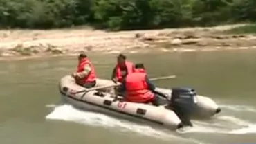 O tânără și doi copii au căzut în râul Argeș: Copiii au decedat, iar pompierii încearcă să găsească trupul femeii
