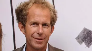 Apple l-a angajat pe Paul Deneve, fostul CEO al Yves St Laurent: Se va ocupa de proiectele speciale ale companiei