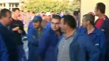 Protestele au fost reluate la Oltchim: În jur de 200 de angajați au ieșit în stradă (VIDEO)