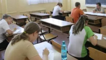 Bacalaureat 2013: Absolvenții de liceu susțin proba la alegere a specializării. Disciplina Biologie, aleasă de cei mai mulți candidați