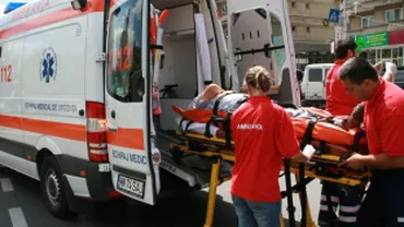 Accident grav în Capitală: Un bărbat a fost rănit după ce a intrat cu mașina într-un refugiu de tramvai în Colentina