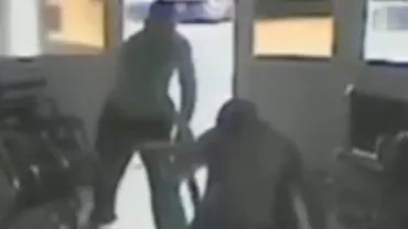 Scandal la Spitalul Județean din Sibiu: Doi scandalagii au vandalizat secția de urgențe după ce s-au bătut pe stradă (VIDEO)