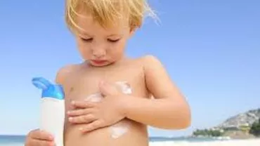 Plajele, afectate de cremele de protecție solară folosite de turiști