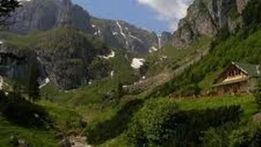 O turistă cehă a căzut într-o prăpastie în Bucegi: Un elicopter MAI a fost trimis în zonă