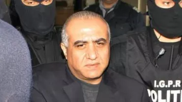 Omar Hayssam a fost predat Poliţiei Române: Are de executat 20 de ani de închisoare pentru terorism (VIDEO)