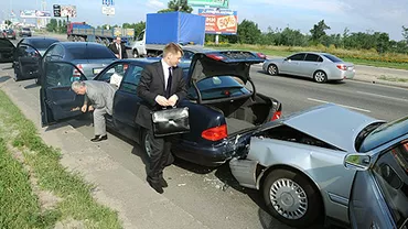 Patru răniţi şi şase autoturisme avariate, într-un accident produs în judeţul Suceava