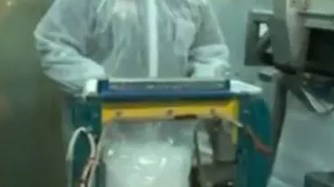 Prima fabrică de gheață din România lucrează la foc continuu (VIDEO)
