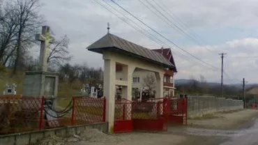 Brașov: Acces în cimitir doar cu cartele electronice, ideea preotului pentru a proteja mormintele de hoți și câini