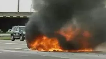 Coadă de 10 km pe A2: O mașină ce se deplasa spre București a luat foc