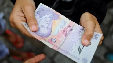 Salarii mărite doar din pix: Cetățenii nu simt majorările salariului minim pe economie, odată cu creșterea prețurilor impuse de Guvern