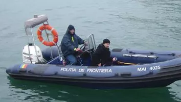Tulcea: Turiști aflați pe o ambarcațiune în derivă pe un lac, salvați de polițiștii de frontieră