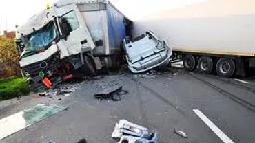 Accident grav lângă Nădlac: O persoană a murit, iar alte 10 au fost rănite