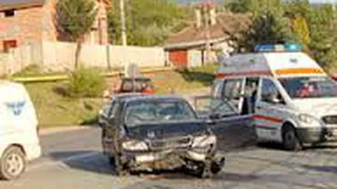 Mehedinți: 6 persoane, între care 4 copii, răniți într-un accident pe DN 6