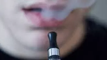 Studiu: Țigările electronice pot răspândi molecule toxice în cantități mai mari decât țigările clasice