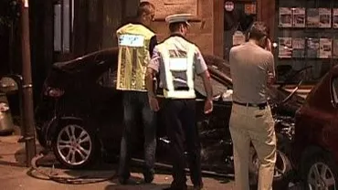 București: Două tinere au ajuns la spital, după ce au fost lovite de stâlpul unui semafor