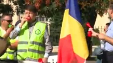 Zeci de polițiști au protestat în fața Ministerului de Interne față de modul de conducere al lui Radu Stroe
