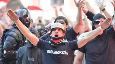 Cercetări la Sighișoara, după ce un microbuz cu suporteri maghiari a fost atacat cu doze de bere