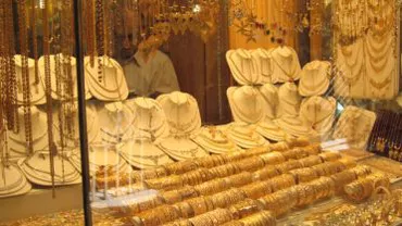 Verificări ale Poliției Capitalei la reprezentanții unor bijuterii, suspectați că își înșelau clienții