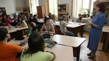 Constanţa: Doi profesori supraveghetori de la BAC, trimişi în judecată pentru luare de mită