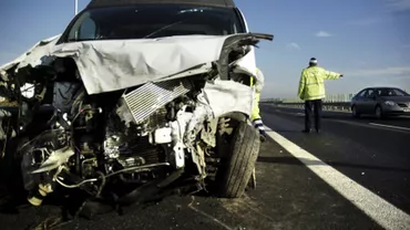 Buzău: Doi morți și trei răniți, după ce un autoturism a fost lovit de un microbuz de marfă, pe DN 2