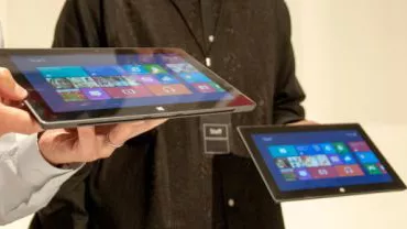 Microsoft le oferă vouchere de 200 de dolari celor care vor să schimbe iPad-uri folosite pentru tabletele companiei