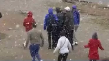 Mai mulți turiști au rămas blocați pe muntele Făgăraș din cauza zăpezii (VIDEO)