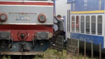 Un adolescent de 16 a murit electrocutat în Constanța, după ce s-a urcat pe o locomotivă