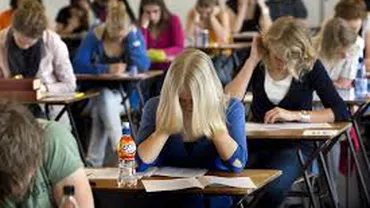 Părinţii şi elevii admit că au dat şpagă profesorilor, pentru că li s-a cerut, dar și din proprie inițiativă